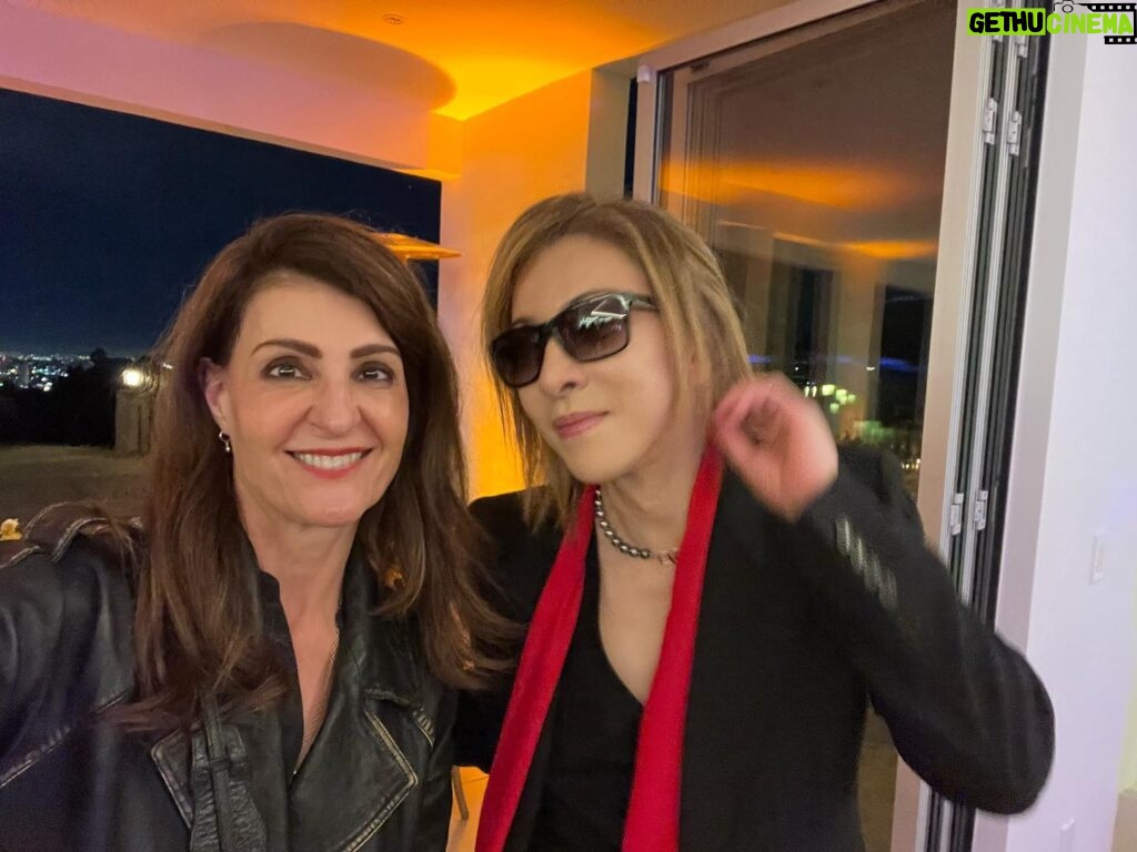 Nia Vardalos Instagram - It was an honor to meet @yoshikiofficial and see his beautiful film #yoshikiunderthesky …and then witness a live performance!! 🎹 🎶❤️ 🇯🇵 #japan #giveback #love #music #concert #musician