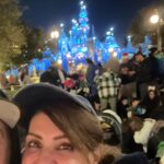 Nia Vardalos Instagram – Thank you @disneyland you are magic. ⭐️⭐️⭐️⭐️⭐️🥰 and a special kiss to my pals @johnstamos & @caitlinskybound for the hookup!