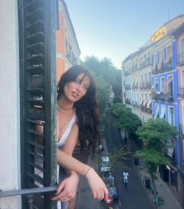 Actress Niamh McCormack HD Instagram Photos and Wallpapers August 2023