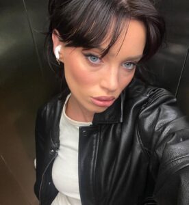 Actress Niamh McCormack HD Instagram Photos and Wallpapers December 2023