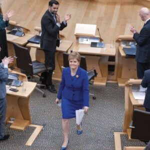 Nicola Sturgeon Instagram - The final curtain. 3,046 days as First Minister draw to a close. It has been a privilege. Looking forward to the next phase...🏴󠁧󠁢󠁳󠁣󠁴󠁿