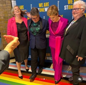 Nicola Sturgeon Instagram - Fun times @stonewalluk annual dinner in London last night with @quineofcrime @profjosharp @hannah_bardell - important to be an ally at this time of pushback on LGBTQ rights. 
The second pic looks like me and the wonderful Sandi Toksvig were having words (with Val ready to jump to my aid 😂) - the one after says otherwise. It was an honour to meet her. And an absolute thrill to meet the legend that is @suranne_jones 🏳️‍🌈 🏳️‍⚧️