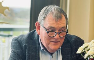 Nicola Sturgeon Instagram - 💔 My wonderful Uncle Iain known to many in the journalist world, passed away overnight.
Iain was the editor of several Ayrshire papers in his younger days. He was later assistant editor at both the Daily Record & Sunday Mail and latterly head of PR at Ayr Racecourse. He also hosted a sports programme on West Sound radio.
I hero-worshipped Iain when I was a wee girl and have looked up to him all my life. He and I shared a love of books and constantly texted each other recommendations. I will miss him so much. 
My love to Elaine, Emma, Lorna, his beloved grandkids, my mum and Uncle Scott.