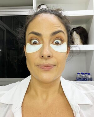 Nicola Correia Damude Instagram - Good Morning Sunshines!🌞🌞🌞🌞🌞🌞🌞🌞🌞🌞🌞🌞🌞🌞🌞🌞🌞🌞🌞🌞 #shadowhunterstv #shadowhunters #Maryse #maryselightwood #lightwoods #shadowhuntersseason3
#malecsmama #mamalightwood #saveshadowhunters #renewshadowhunters #ShadowhuntersLegacy #captainofthemalecship #notourlasthunt @tvburdenoftruth #truthets @theboystv @residentalien #setlife #bts