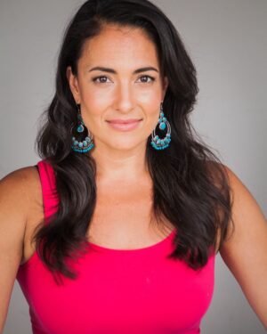 Nicola Correia Damude Instagram - For the Algorithm!🤣 Photo: @ianbrownphotography  Makeup/Hair: @jenfishermakeup  #MeasureYourPowerNotYourDressSize  #bodypositivity #bodypositive #bodydiversity #bodypositivemovement @shadowhunters #womenempoweringwomen #selflove #shadowhunters #lightwood #mamamaryse #measureyourpowernotyourdresssize @residentalien #residentalien @theboystv #theboys #queenmaeve @farcrygame #lawandordertoronto @lawandorderto
