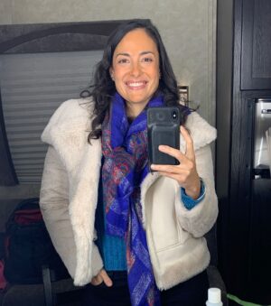 Nicola Correia Damude Instagram - This is Zoe Rossi from Queens!🎄If you’re still riding the Christmas Movie train check out “A Royal Queens Christmas” on @hallmarkchannel @globaltv app and various other Streaming providers. So much fun making this movie with some of my favourite people❤️ @meganparkithere @julianmorris @nappo.tony @tony_ofori @ramona.dagostino @jonelle.gunderson @dan.lett.it.be and many many more!🎄 #hallmark #chritmasmovie #aroyalqueenschristmas