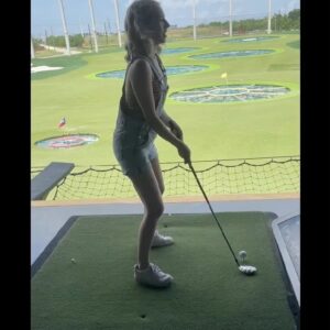 Nicole Alyse Nelson Instagram - Swipe to watch me learn how difficult golf is 🥸⛳️