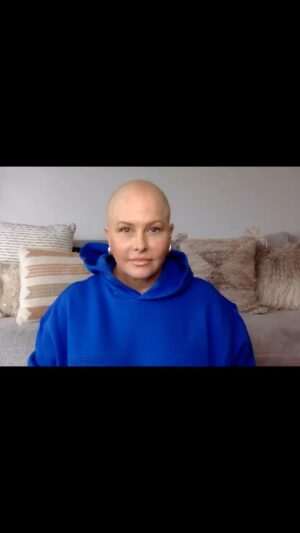 Nicole Eggert Instagram - 5th treatment down and 3 to go! #cancer #cancersucks #breastcancerawareness #feelyourselfup