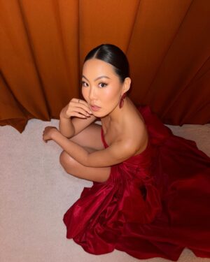 Nicole Kang Instagram - OSCARS 2024 ✨✨✨
Thank you @ejaf for hosting me and my tribe. 
It was truly such a crazy day. 
I just cannot believe the amount of gorgeous human beings I am lucky enough to lean on, to call, to dance at the function with…♥️
If we’ve crossed paths, thank you for holding the door open for me, big ass train and all

Thank you to #ejafoscars
@ejaf in your fight to end the AIDS epidemic 
Thanks to our hosts with the most 
@eltonjohn 
@davidfurnish 
@nph 
@dbelicious 
#tiffanyhaddish