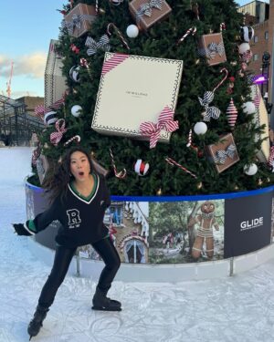 Nicole Kang Instagram - Smelling like a ginger biscuit w/ @jomalonelondon Ty for taking me out of ⛸️⛸️retirement for such a beautiful day ❄️🥂
#jomalonexglide #jomalonelondonxglide