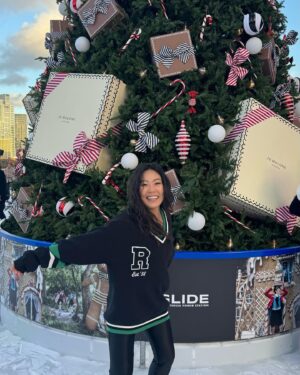 Nicole Kang Instagram - Smelling like a ginger biscuit w/ @jomalonelondon Ty for taking me out of ⛸️⛸️retirement for such a beautiful day ❄️🥂
#jomalonexglide #jomalonelondonxglide
