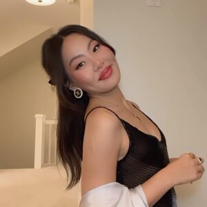 Nicole Kang Instagram - 💝💝💝 happy holiday 🥀 sending you and yours a big squeeze and wishing you a good long walk with new stories ✌🏽