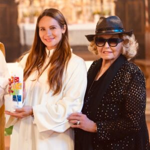 Nicole Mieth Instagram - In liebevoller Erinnerung an meine Freundin und Patentante Hannelore 🌹🙏🏼🖤„Christus spricht: Ich bin das Licht der Welt. Wer mir nachfolgt, wird nicht in der Finsternis bleiben, sondern wird das Licht des Lebens haben.“ #wirvermissendich #liebe #schutzengel