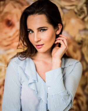 Nicole Mieth Instagram - [Werbung] Happy #miethwoch 😀 
Nun wird es draußen wieder schöner ☀️🌸 Habt ihr schon was tolles geplant? Ich werde definitiv bald die Grillsaison eröffnen ☺️🌽 📸@ivonne_mierzowski_fotografie #nicolemieth #wednesday #vienna #happy #love #whitewoodfotostudio #wien #brownhair #model #schauspielerin #zara #urbandecay