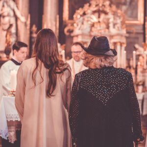 Nicole Mieth Instagram - In liebevoller Erinnerung an meine Freundin und Patentante Hannelore 🌹🙏🏼🖤„Christus spricht: Ich bin das Licht der Welt. Wer mir nachfolgt, wird nicht in der Finsternis bleiben, sondern wird das Licht des Lebens haben.“ #wirvermissendich #liebe #schutzengel