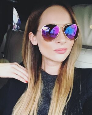 Nicole Mieth Instagram - Hello Berlin 💜 Happy #miethwoch ❤️ Heute bin ich beim @dyson Technologie Launch Event und bin auf den neuen Airwrap Haarstyler gespannt 😱😍 💇🏽‍♀️ Was habt ihr so schönes an diesem sonnigen Tag vor? Kisses eure Nicole
 #nicolemieth #berlin #dyson #ombrehair #selfie #love