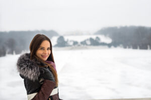 Nicole Mieth Instagram - [Werbung] Aktueller Status in Wien: 
Kalt, Schnee, Winter! ❄️☃️
Haben wir morgen wirklich Frühlingsanfang? Ich bin ja gespannt, ob wir Ostern in Weiß verbringen 😀 Ich liebe ja den Schnee, nur eher an Weihnachten oder auf der Skipiste. Und auch wenn mein Auto wegen der Kälte so oft nicht anspringt, meine Hände trotz Handschuhe einfrieren und die Osterdeko zu Hause schon steht, wir machen das Beste draus 😀 
Wie schaut es bei euch aus?
📸 @ivonne_mierzowski_fotografie
.
.
.
#vienna #nicolemieth #model #schlossschönbrunn #winter #cold #love #snow #beautiful #brownhair #pictureoftheday #monday #wien #shooting #sportalm #view #roecklofficial