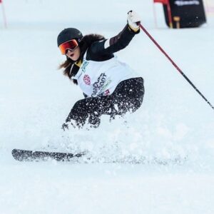 Nicole Mieth Instagram - Rasant ging es bergab beim #Promiskirennen in @stuhleck ⛷🎿 23.000 Euro kamen Vera Russwurms Projekt "Komm und hilf mit Vera" zugute. Als „Piefke“ unter die Top-Ten geschafft, dass ist doch super 😆🏅Seid ihr auch auf Ski unterwegs oder eher mit dem Snowboard? Ich wünsche euch ein tollen Start in die neue Woche! Bussi, eure Nicole 😘 📸René Brunhölzl #stuhlecksemmering #kurtfaist #skifahren #promiskirennen2020 #nicolemieth #schauspielerin #semmering #winter #austria #ibes #casinobaden #charityevent