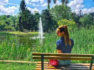 Nicole Mieth Instagram - [Werbung] Seit ihr auch so gerne draußen wie ich? Ich liebe es morgens im Park joggen zu gehen oder einfach draußen zu entspannen. Und das dann noch bei diesem wundervollen Wetter 😍 Was habt ihr für das Wochenende geplant? Seid ihr morgen auch bei eurer Mama? Oder gibt es nur einen Versand Blumenstrauß? Happy Saturday ☀️#türkenschanzpark #wien #nicolemieth