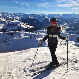 Nicole Mieth Instagram - You can’t buy happiness but you can buy a lift pass. Paradise. Kitzbühel. #nicolemieth #kitzbühlerhorn #skifahren #hahnenkammwochenende #paradies #winterwonderland #kitzbühel #kitz #austria #tirol #skiing #nature #kitzalps #kitzbüheleralpen #love #schneeliebe