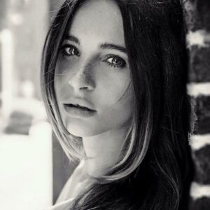 Nicole Mieth Instagram - Black is my happy color 🖤
C’est la vie ❗️ #nicolemieth #blackandwhite 📸 @henriettemielke