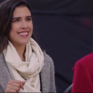 Nicole Power Instagram - It’s liiikkee come on already 🤶 Designing Christmas 🇺🇸 broadcast premiere on @hgtv December 14th 👀❤️🎄 @discoveryplus