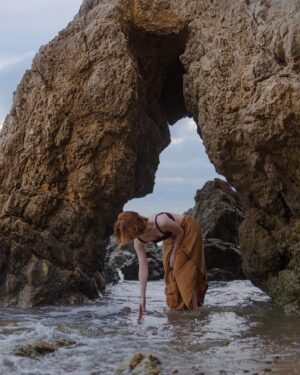 Nicole Tompkins Instagram - 🌊 waves and rocks on a day with women I love 🥰