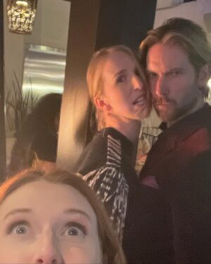 Nicole Tompkins Instagram - The most impeccable vibes from last night. 🥹 #TheGameAwards #TGA 

Biggest congrats to all the nominees and winners and talented humans that work so hard on stories we love.