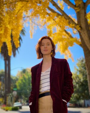 Nicole Tompkins Instagram - The trees are exploding in color 🥹 and so is my heart. ☺️🍂

Love short trips to places where there are actual autumn colors 😍