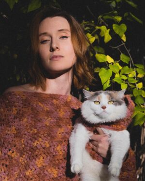Nicole Tompkins Instagram - It’s that time of year. 

#October #SweaterWeather #Boo #CrochetQueens