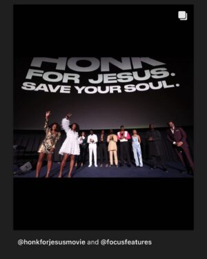 Nicole Beharie Instagram - About last night…@honkforjesusmovie premiere  You gotta see this one! In theaters and streaming on @peacocktv Sept 2nd!!! @morereginahall @sterlingkbrown are 🔥🔥🔥. Big love to my co star  @conphidance  Brought to you by @focusfeatures @monkeypawproductions. 👘@christopherjohnrogers. 💄@tashareikobrown.  @kimblehaircare. @therealnoigjeremy @honkforjesusmovie
@peacocktv
@adamma.ebo 
@adanne.ebo
@jordanpeele
@danielkaluuya
@morereginahall
@winrosenfeld
@sterlingkbrown
@danagills
@austincrute

@itsdevererogers