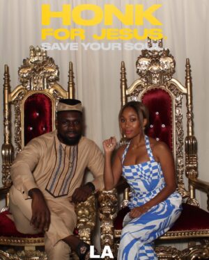 Nicole Beharie Instagram - About last night…@honkforjesusmovie premiere  You gotta see this one! In theaters and streaming on @peacocktv Sept 2nd!!! @morereginahall @sterlingkbrown are 🔥🔥🔥. Big love to my co star  @conphidance  Brought to you by @focusfeatures @monkeypawproductions. 👘@christopherjohnrogers. 💄@tashareikobrown.  @kimblehaircare. @therealnoigjeremy @honkforjesusmovie
@peacocktv
@adamma.ebo 
@adanne.ebo
@jordanpeele
@danielkaluuya
@morereginahall
@winrosenfeld
@sterlingkbrown
@danagills
@austincrute

@itsdevererogers