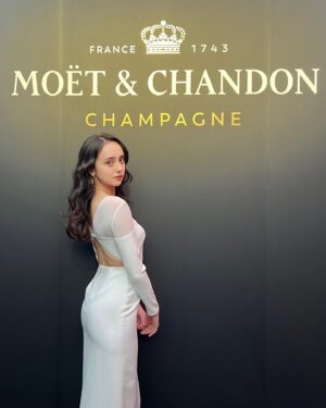 Nicole Ishida Instagram - 🍾🗼♡

#moetchandon
