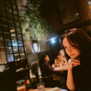 Nicole Ishida Instagram - 33歳になりました。

たくさんのメッセージ
ありがとうございました！

これからもよろしくお願いします☺️

美味しいお肉と大好きなクラブケーキたべた🤗

#Lv33