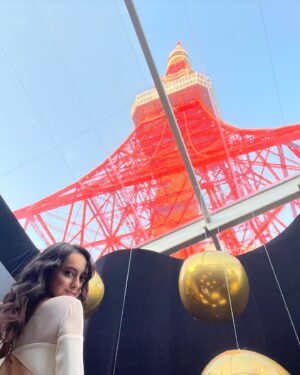 Nicole Ishida Instagram - 🍾🗼♡

#moetchandon