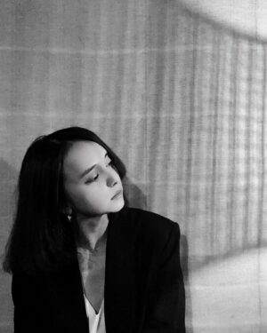 Nicole Ishida Instagram - new me👋🏻

ずっと切ろっかなって思って
ウィッグも買ってみたりしてたけど
ついにやりました。
結構切ったなw

どう？