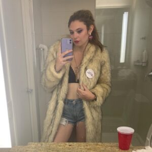 Nicole Maines Instagram - If you didn’t take a trashy 1am bathroom selfie, did you even go to #DragonCon?