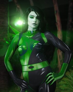 Nicole Maines Instagram - “I am EVIL! Have I made myself clear?” 
💚🖤💚
📸: @photosaiyan 
#cosplay #Shego #kimpossible