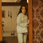 Nicole Rossi Instagram - INDIGO sedang tayang di Bioskop 🖤 Terimakasih banyak kepada 824.760 penonton yang sudah menjadi sahabat Indigo 🖤 . Apakah kamu salah satunya ?? 🤩 Slide 2-10 : BTS Indigo #BTSindigo #NicoleRossi #NicRossi 📸 Ka @azzamphoto ( thank you kak untuk foto-fotonya 🙏)