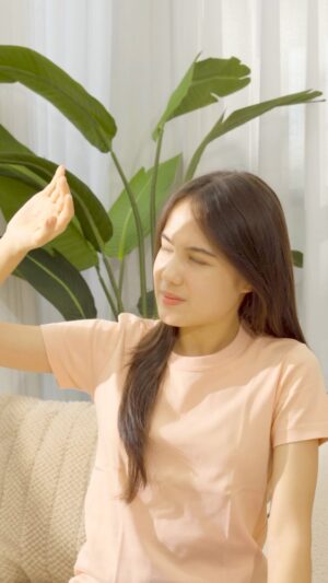 Nicole Rossi Instagram - Aku udah gak takut lagi deh kalo kena sinar matahari ☀️
Soalnya sekarang ada @phhubby.id, my favorite suncream from Korea!🇰🇷
Dengan SPF50  PA     untuk melindungi kulit dari sinar UV, ditambah kandungan 65% skincare yang baik untuk kulit✨

Siapa nih yang suncreamnya samaan kaya aku?☺️

#PhHubbyYourSunBuddy #PhHubbyIndonesia #1gramCountlessBenefits