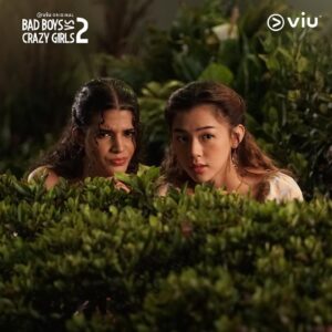 Nicole Rossi Instagram - #Repost @badboysvscrazygirls
・・・
Hmm, Kikan kenapa sembunyi-sembunyi gitu ya? Laura dan Prisa jadi kepo tuh 🧐

Series Viu Original Bad Boys VS Crazy Girls 2 tayang mulai 4 Desember 2023 di @viuindonesia 

#Viu #BadBoysVSCrazyGirls #badboysvscrazygirls2