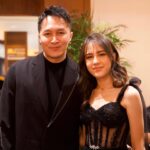 Nicole Rossi Instagram - Still Gala Premiere Post 🖤 𝐈𝐍𝐃𝐈𝐆𝐎 𝐭𝐚𝐲𝐚𝐧𝐠 𝐬𝐞𝐫𝐞𝐧𝐭𝐚𝐤 𝐭𝐠𝐥 𝟏𝟗 𝐎𝐤𝐭𝐨𝐛𝐞𝐫 𝟐𝟎𝟐𝟑 𝐝𝐢 𝐁𝐢𝐨𝐬𝐤𝐨𝐩 Dress @marieastridbridal MUA @vinkihanafi Fotographer @yow360 @am.pm_management #Indigo #GalaPremiereIndigo #NicoleRossi #NicRossi