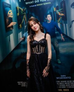 Nicole Rossi Instagram - Gala Premiere Indigo 𝐈𝐍𝐃𝐈𝐆𝐎 𝐭𝐚𝐲𝐚𝐧𝐠 𝐬𝐞𝐫𝐞𝐧𝐭𝐚𝐤 𝐭𝐠𝐥 𝟏𝟗 𝐎𝐤𝐭𝐨𝐛𝐞𝐫 𝟐𝟎𝟐𝟑 𝐝𝐢 𝐁𝐢𝐨𝐬𝐤𝐨𝐩 . Dress @marieastridbridal MUA @vinkihanafi Photographer @yow360 dan Ka Azam Thank you Ka @oki.hartanto & @am.pm_management for all the support🖤 #IndigoPremiere #NicoleRossi #NicRossi #NicoleRossiPremiereIndigo