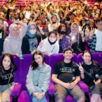 Nicole Rossi Instagram - Today para cast INDIGO akan cinema visit ke CCM (Cibinong City Mall) XXI . Sampai ketemu CCM siang nanti yaahh sahabat Indigo 🖤 Slide ke 2 & 3 keseruan sahabat INDIGO di CGV Mega Bekasi dan di XXI Depok D Mall . Buat kamu yag belum menjadi sahabat INDIGO, yuk langsung ajak keluarga, teman, sahabat, gebetan kamu🥰 untuk nonton INDIGO . Sedang tayang di Bioskop 🖤 #FilmIndigo #Indigo