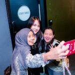 Nicole Rossi Instagram - Today para cast INDIGO akan cinema visit ke CCM (Cibinong City Mall) XXI . Sampai ketemu CCM siang nanti yaahh sahabat Indigo 🖤 Slide ke 2 & 3 keseruan sahabat INDIGO di CGV Mega Bekasi dan di XXI Depok D Mall . Buat kamu yag belum menjadi sahabat INDIGO, yuk langsung ajak keluarga, teman, sahabat, gebetan kamu🥰 untuk nonton INDIGO . Sedang tayang di Bioskop 🖤 #FilmIndigo #Indigo
