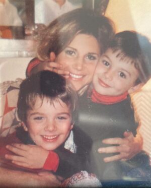 Nicoletta Romanoff Instagram - La più bella preghiera che sia mai stata scritta, è composta da una sola parola; Mamma.
♥️
.
#buonafestadellamamma