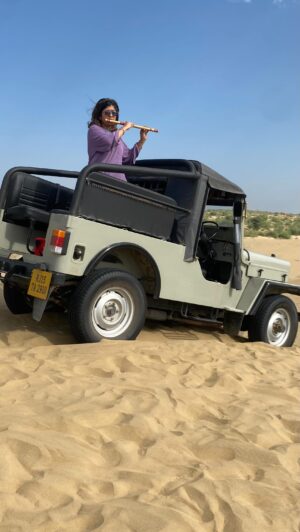Nidhi Bisht Instagram - Mharo Rangeelo Rajasthan 🐪 
No animals were hurt during the shoot of this video!
#MharoRangeeloRajasthan #PadharoSa #Jaisalmer #DesertSafari