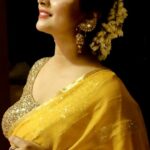 Nidhi Uttam Instagram - Little me would be proud 👼 From playful beginnings to achieving dreams 🌈 #howitstarted #howitsgoing #thenvsnow (Childhood, memories , then vs now , yellow saree , trend)