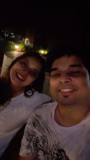 Nidhi Uttam Instagram - Ye Raatein ye Mausam 🫰🏻✨♥️
Couldn’t resist singing along with @themohitpathak in the lovely ambiance swinging on a swing & enjoying the cold weather of Mount Abu🦋🌸☘️❣️