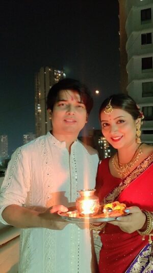 Nidhi Uttam Instagram - Karwachauth 2023🌝♥️
With prayers on my lips and love in my heart, I wait for the moon to rise. Thanks @themohitpathak for being there always,my better half
my buddy for life & fasting for me ✨🫶🏼 
Happy Karwachauth to everyone celebrating this beautiful tradition!🌕❤️ 
#festivals #karwachauth